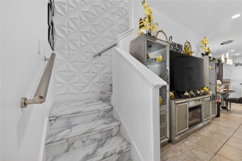 Casa en venta en Orange City, Florida, 5 dormitorios, 284.19 m2 № 2104743 - foto 14