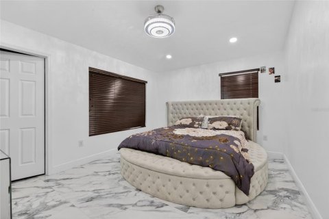 Casa en venta en Orange City, Florida, 5 dormitorios, 284.19 m2 № 2104743 - foto 15