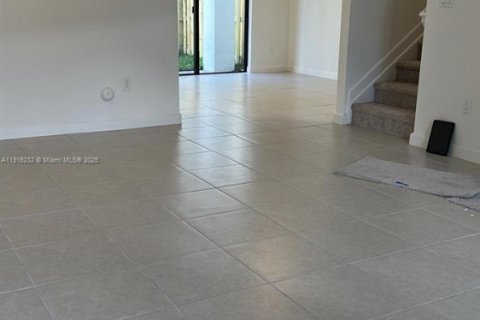 Touwnhouse à louer à Pembroke Pines, Floride: 3 chambres, 140 m2 № 1973656 - photo 19