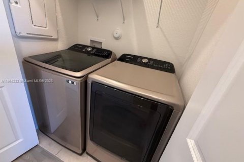 Touwnhouse à louer à Pembroke Pines, Floride: 3 chambres, 140 m2 № 1973656 - photo 18