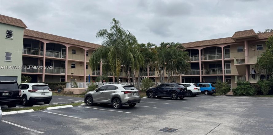 Condo in Pompano Beach, Florida, 2 bedrooms  № 2044184