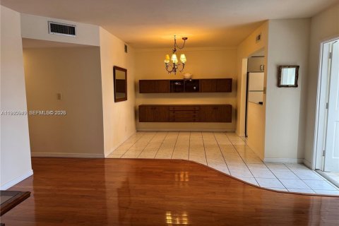 Condo in Pompano Beach, Florida, 2 bedrooms  № 2044184 - photo 6