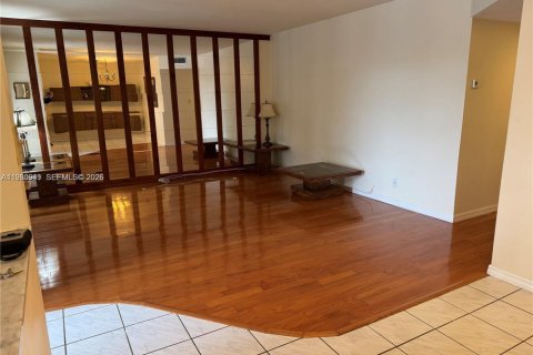 Condo in Pompano Beach, Florida, 2 bedrooms  № 2044184 - photo 5