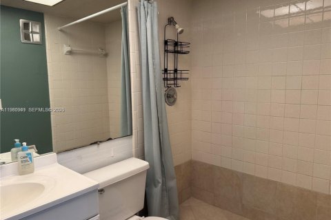 Condo in Pompano Beach, Florida, 2 bedrooms  № 2044184 - photo 10