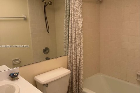 Condo in Pompano Beach, Florida, 2 bedrooms  № 2044184 - photo 9
