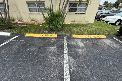 Condo in Pompano Beach, Florida, 2 bedrooms  № 2044184 - photo 15