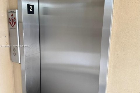 Condo in Pompano Beach, Florida, 2 bedrooms  № 2044184 - photo 3