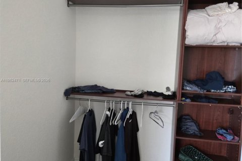 Villa ou maison à louer à Plantation, Floride: 4 chambres, 266.44 m2 № 2045549 - photo 16