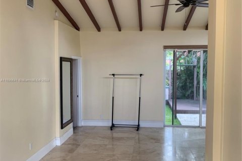 Villa ou maison à vendre à Sunny Isles Beach, Floride: 2 chambres, 129.51 m2 № 1892745 - photo 12