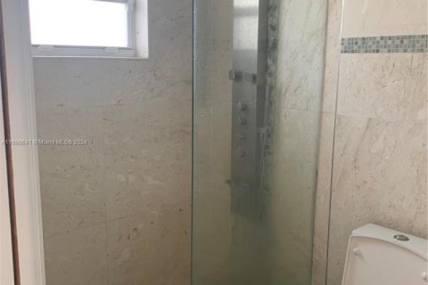 Villa ou maison à vendre à Sunny Isles Beach, Floride: 2 chambres, 129.51 m2 № 1892745 - photo 20