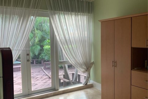 Villa ou maison à vendre à Sunny Isles Beach, Floride: 2 chambres, 129.51 m2 № 1892745 - photo 11
