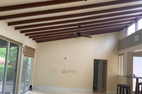Villa ou maison à vendre à Sunny Isles Beach, Floride: 2 chambres, 129.51 m2 № 1892745 - photo 5