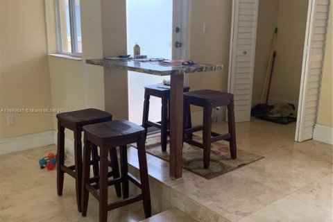 Villa ou maison à vendre à Sunny Isles Beach, Floride: 2 chambres, 129.51 m2 № 1892745 - photo 6