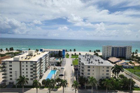 Condominio en venta en Hollywood, Florida, 2 dormitorios, 119.57 m2 № 1348144 - foto 4