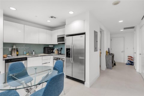 Condominio en venta en Miami, Florida, 1 dormitorio, 91.23 m2 № 1863130 - foto 7