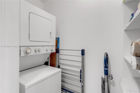 Condominio en venta en Miami, Florida, 1 dormitorio, 91.23 m2 № 1863130 - foto 16