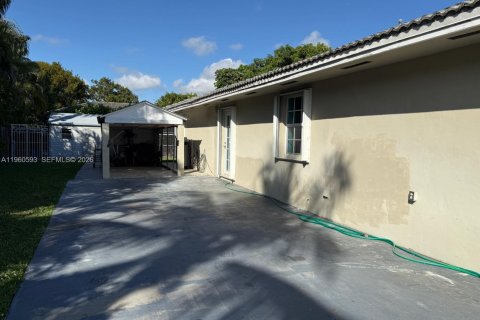 Casa en venta en Miami, Florida, 5 dormitorios, 291.71 m2 № 2027645 - foto 28