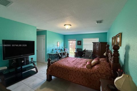 Casa en venta en Miami, Florida, 5 dormitorios, 291.71 m2 № 2027645 - foto 15