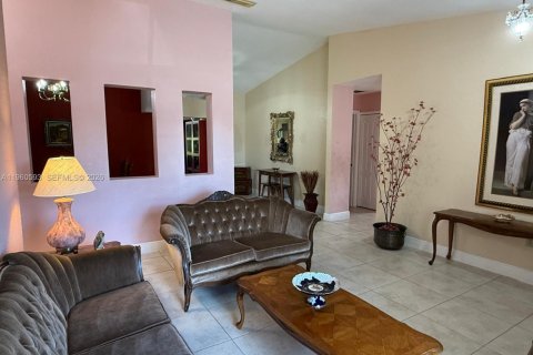 Casa en venta en Miami, Florida, 5 dormitorios, 291.71 m2 № 2027645 - foto 8