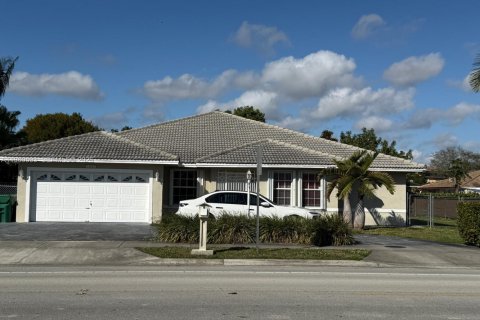Casa en venta en Miami, Florida, 5 dormitorios, 291.71 m2 № 2027645 - foto 2