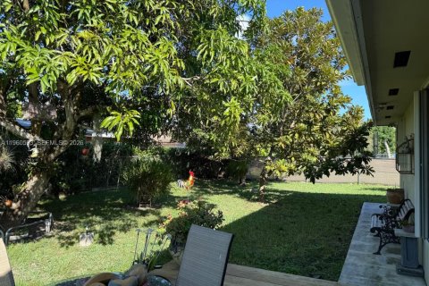 Casa en venta en Miami, Florida, 5 dormitorios, 291.71 m2 № 2027645 - foto 29