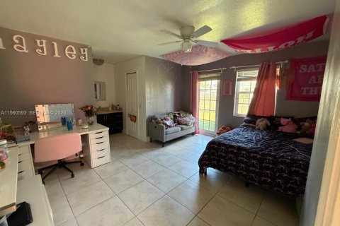 Casa en venta en Miami, Florida, 5 dormitorios, 291.71 m2 № 2027645 - foto 21