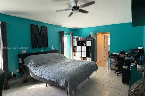 Casa en venta en Miami, Florida, 5 dormitorios, 291.71 m2 № 2027645 - foto 17
