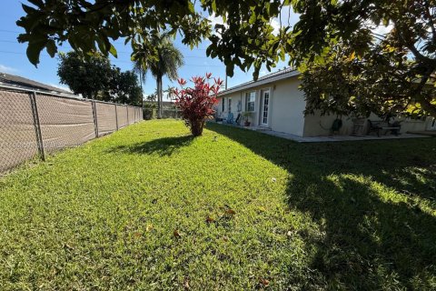 Casa en venta en Miami, Florida, 5 dormitorios, 291.71 m2 № 2027645 - foto 4