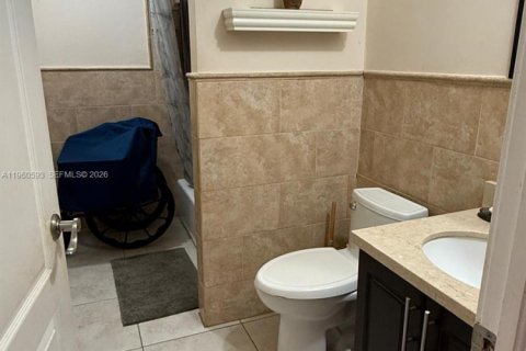 Casa en venta en Miami, Florida, 5 dormitorios, 291.71 m2 № 2027645 - foto 20