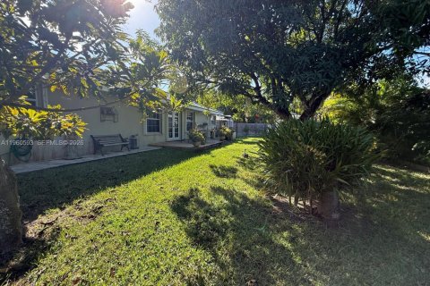 Casa en venta en Miami, Florida, 5 dormitorios, 291.71 m2 № 2027645 - foto 5