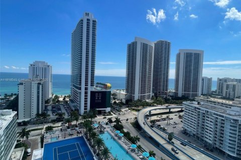 Copropriété à vendre à Hollywood, Floride: 2 chambres, 98.01 m2 № 1960019 - photo 1