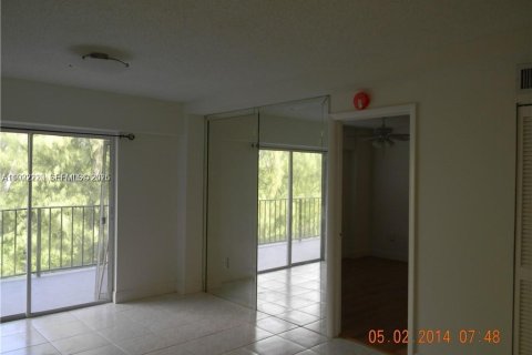 Copropriété à louer à North Miami Beach, Floride: 1 chambre, 74.69 m2 № 1976944 - photo 4