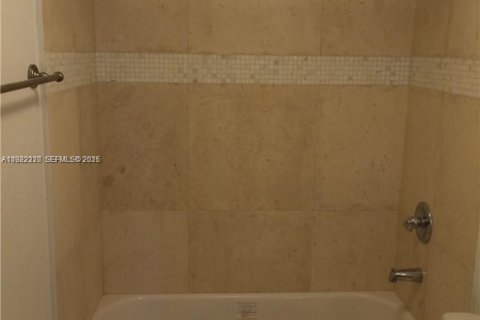 Copropriété à louer à North Miami Beach, Floride: 1 chambre, 74.69 m2 № 1976944 - photo 7