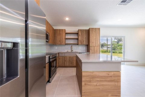 House in Palm Bay, Florida 3 bedrooms, 116.13 sq.m. № 1944472 - photo 13