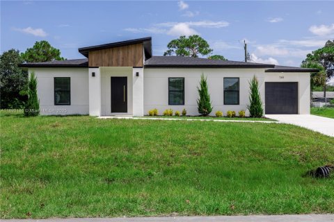 House in Palm Bay, Florida 3 bedrooms, 116.13 sq.m. № 1944472 - photo 1