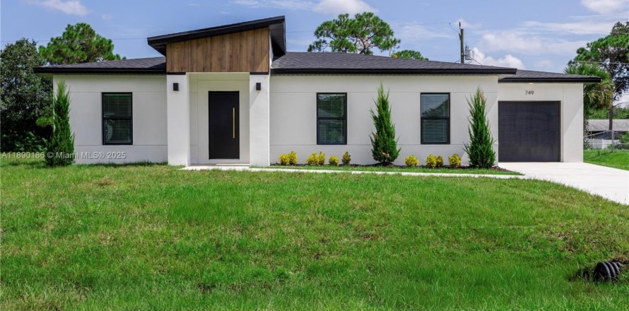 House in Palm Bay, Florida 3 bedrooms, 116.13 sq.m. № 1944472