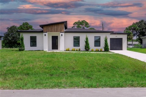 House in Palm Bay, Florida 3 bedrooms, 116.13 sq.m. № 1944472 - photo 2