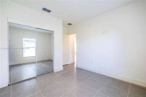 House in Palm Bay, Florida 3 bedrooms, 116.13 sq.m. № 1944472 - photo 24