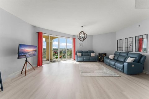 Condo in Orlando, Florida, 3 bedrooms № 2204207 - photo 12