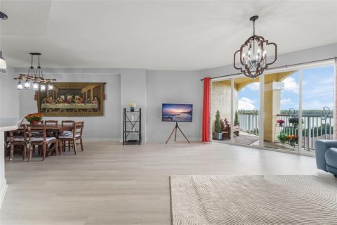 Condo in Orlando, Florida, 3 bedrooms № 2204207 - photo 4