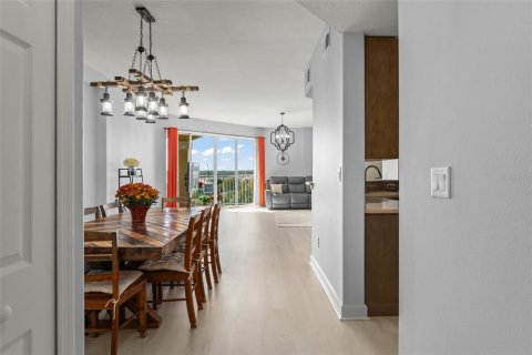 Condo in Orlando, Florida, 3 bedrooms № 2204207 - photo 9