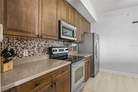 Condo in Orlando, Florida, 3 bedrooms № 2204207 - photo 18