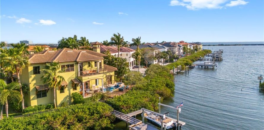 Casa en Tampa, Florida 4 dormitorios, 340.86 m2 № 2121819