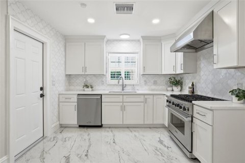 Villa ou maison à vendre à Tampa, Floride: 6 chambres, 528.71 m2 № 2123898 - photo 21