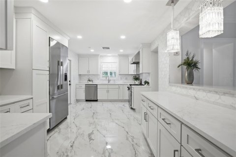 Villa ou maison à vendre à Tampa, Floride: 6 chambres, 528.71 m2 № 2123898 - photo 6