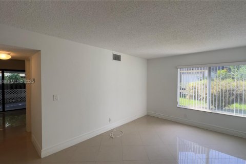 Купить кондоминиум в Уэст-Палм-Бич, Флорида 3 спальни, 113.34м2, № 1989772 - фото 8