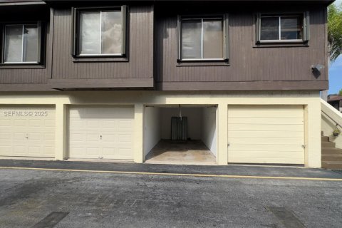 Купить кондоминиум в Уэст-Палм-Бич, Флорида 3 спальни, 113.34м2, № 1989772 - фото 2