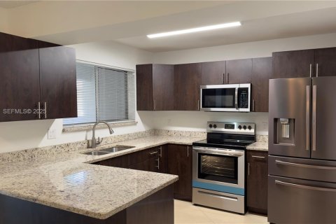 Купить кондоминиум в Уэст-Палм-Бич, Флорида 3 спальни, 113.34м2, № 1989772 - фото 3