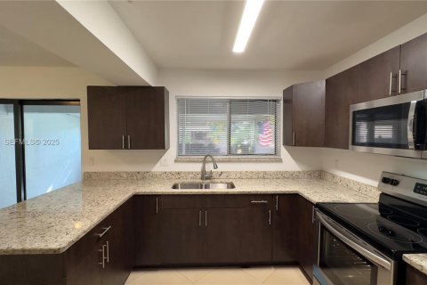 Купить кондоминиум в Уэст-Палм-Бич, Флорида 3 спальни, 113.34м2, № 1989772 - фото 4