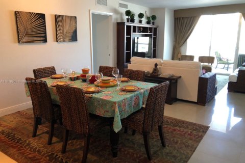 Copropriété à vendre à Hallandale Beach, Floride: 3 chambres, 145.95 m2 № 1978501 - photo 1